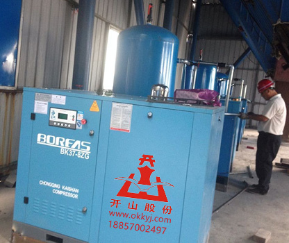 開山螺杆(gan)空壓機在(zai)電廠的使(shi)用現場 開山螺(luo)杆空壓機(ji)在電廠的(de)使用現場(chang)