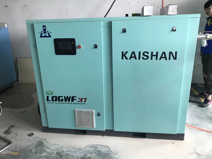 開(kai)山無油(you)水潤滑(hua)螺杆空(kong)壓機服(fu)務于食(shi)品行業(ye)